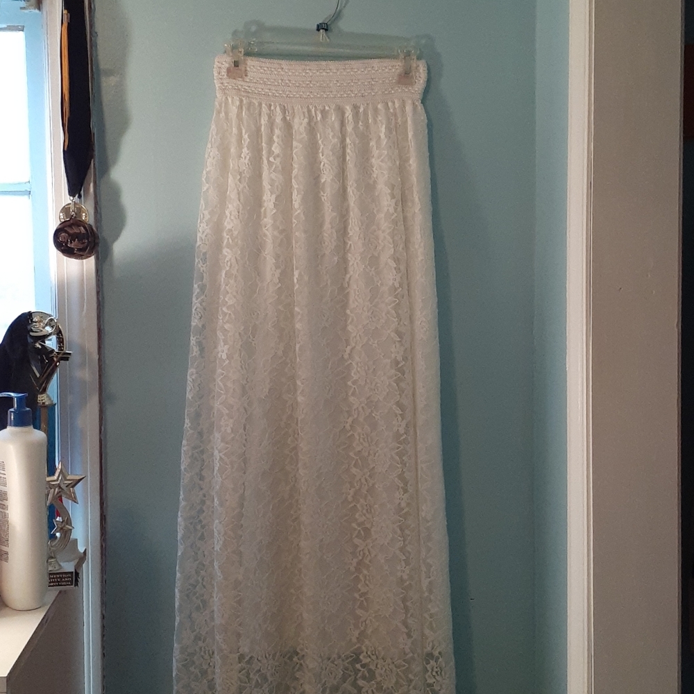 Lace skirt